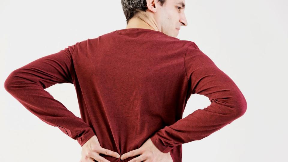 Rückenschmerzen kennt wohl fast jeder. Sie könnten eine einfache Ursache haben. (Bild: dpa)