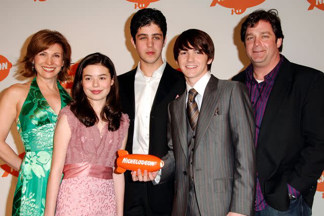 <p>SGranitz/WireImage</p> Nancy Sullivan, Miranda Cosgrove, Josh Peck, Drake Bell and Jonathan Goldstein, winners of Favorite TV Show for "Drake & Josh" at the Kids Choice Awards