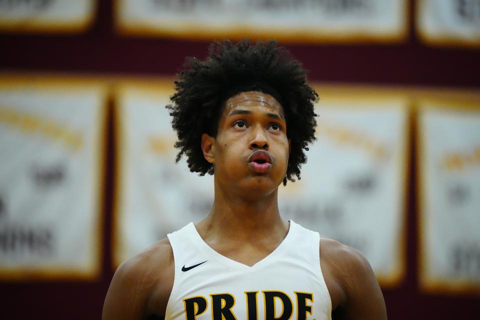 Jan 27, 2022; Phoenix, Arizona, USA; Mountain Pointe's Tru Washington (3) shoots free throws against Maricopa during a game at Mountain Pointe High School.