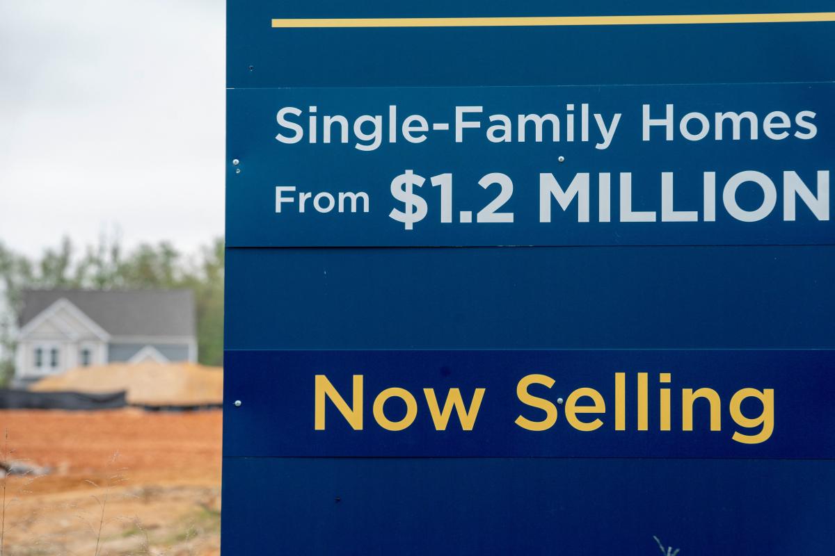 The housing market is cracking and that will hammer Lowe’s, analyst warns