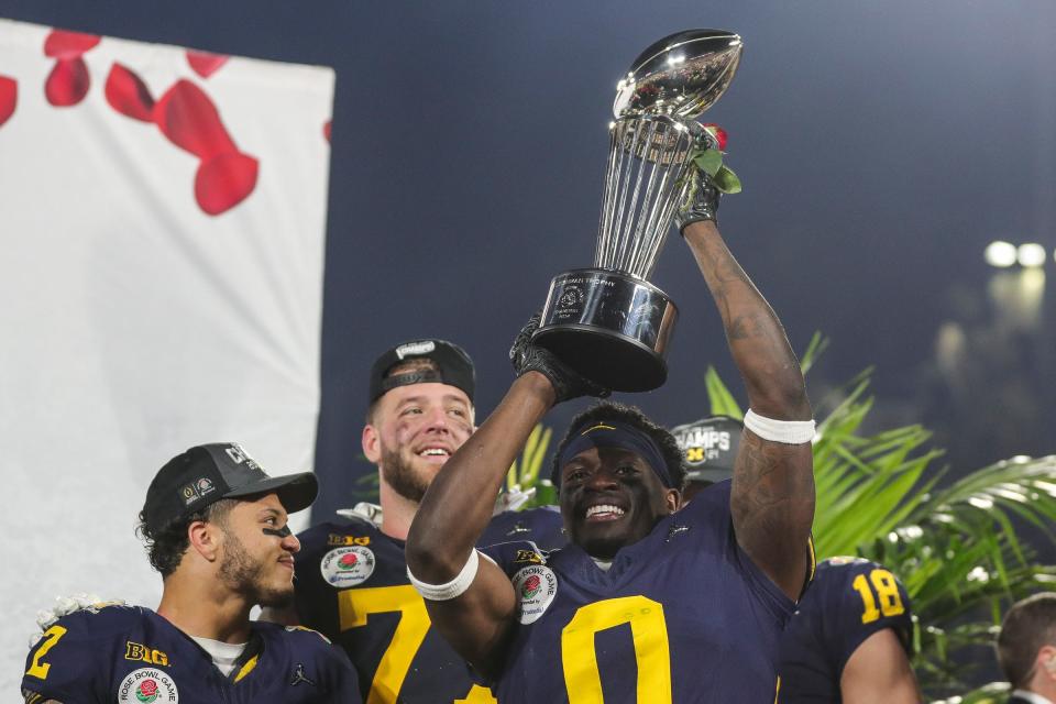 Michigan defensive back Mike Sainristil (0) lifts the Rose Bowl trophy to celebrate a 27-20 win over Alabama at the 2024 Rose Bowl in Pasadena, Calif., on Monday, Jan. 1, 2024.