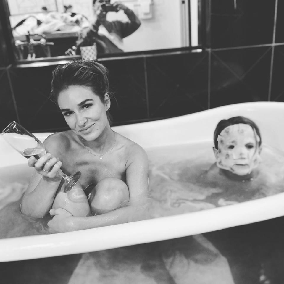 <p>The "Just Feed Me" author celebrated the release of her new cookbook with a bubble bath complete with wine and her daughter Vivianne, 6, who can be seen rocking a face mask. </p> <p>"This is totally normal right? 😂" <a href="https://www.instagram.com/p/CFdXLwsn5Co/" rel="nofollow noopener" target="_blank" data-ylk="slk:wrote the star;elm:context_link;itc:0;sec:content-canvas" class="link ">wrote the star</a>. </p>