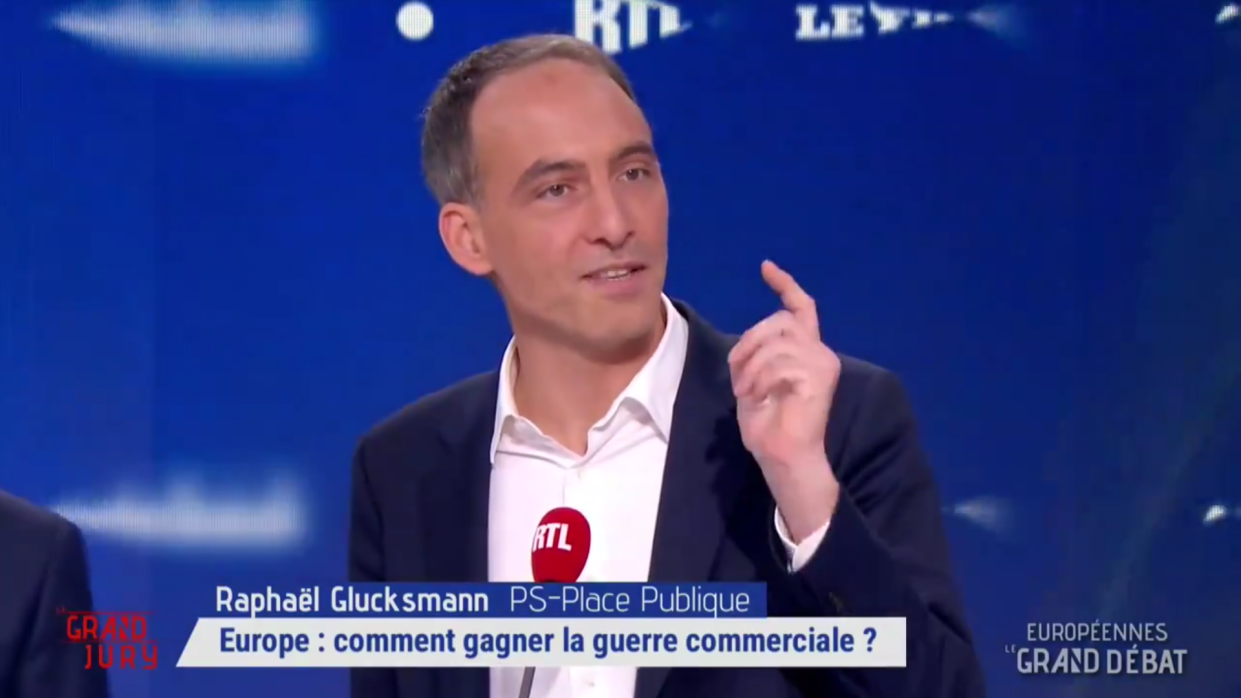 Raphaël Glucksmann s’exprimant ce dimanche 5 mai lors d’un « Grand Jury RTL-Le Figaro-M6-Paris Première » pour les élections européennes.