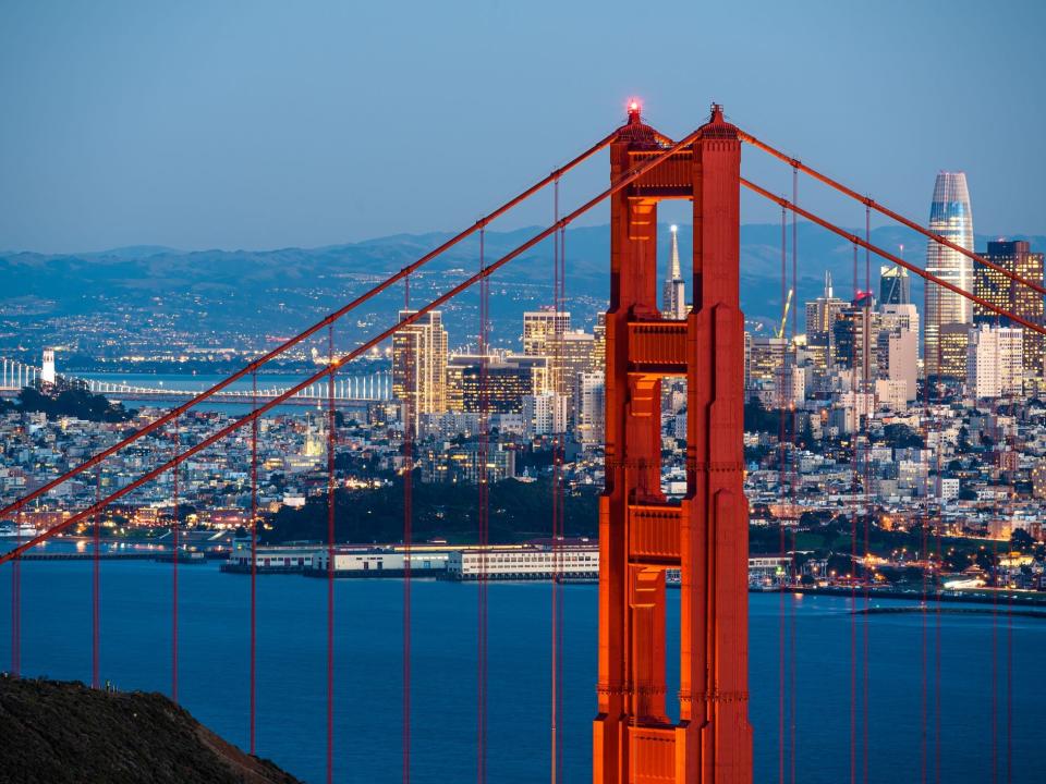 A view of the San Francisco skyline, showcasing the Golden Gate Bridge and the Salesforce Tower.