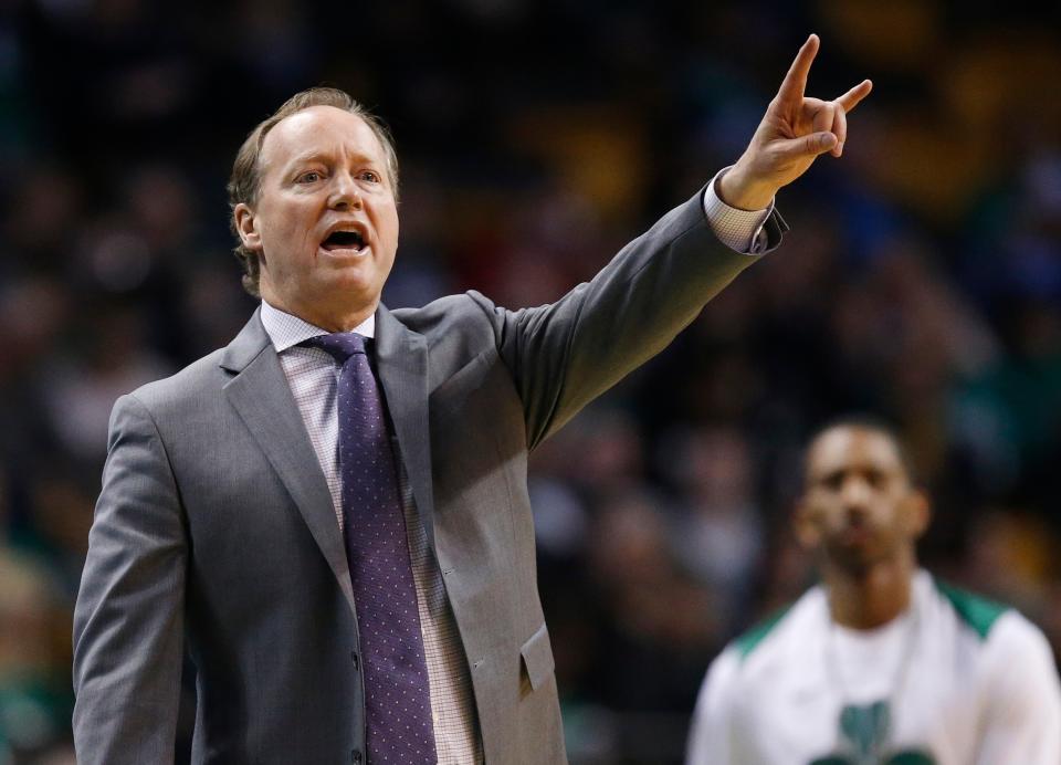 Atlanta Hawks head coach Mike Budenholzer will reportedly meet with the Phoenix Suns next week about becoming their next head coach. (AP Photo/Michael Dwyer)