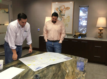 Double Eagle Energy Holding co-founders John Sellers (L) and Cody Campbell at their offices in Ft. Worth, Texas, U.S. February 18, 2016. REUTERS/Mike Stone