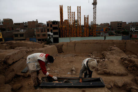 Archaeologists work at a tomb of one of sixteen Chinese migrants, discovered buried at the turn of the 20th century in the pre-colombian pyramid of Bellavista, according to Ministry of Culture, in Lima, Peru, August 24, 2017. REUTERS/Mariana Bazo