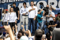 Sul palco di Piazza del Popolo il vicepresidente di Forza Italia, Antonio Tajani, la leader di Fratelli d'Italia, Giorgia Meloni, e Matteo Salvini.