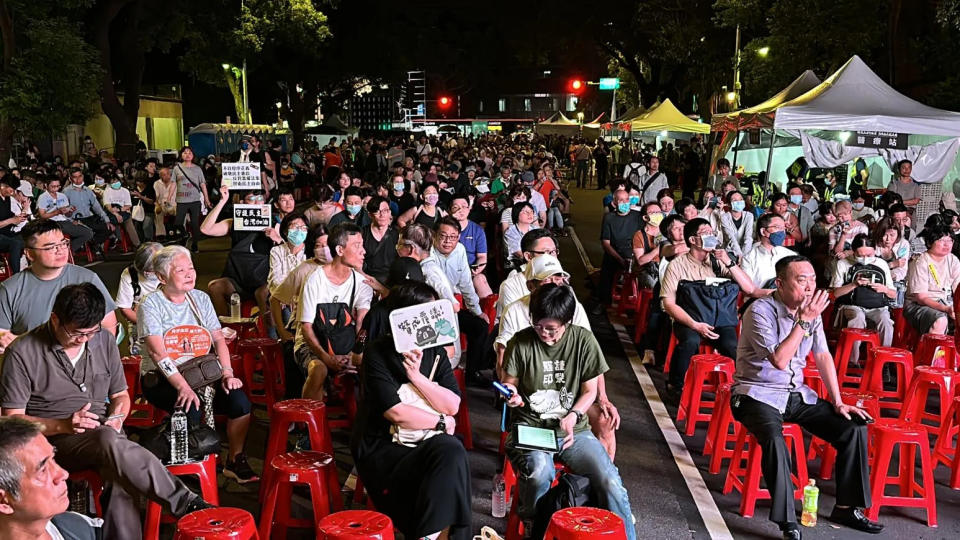 <strong>20日晚間青鳥行動，主辦單位表示有8000人參加（攝自中天新聞）</strong>