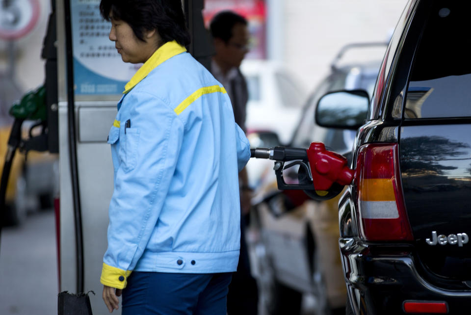 Una estación de servicio de la Corporación Nacional de Petróleo de China (CNPC) en Beijing, China. (Foto AP / Andy Wong)