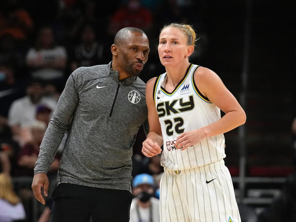 James Wade speaks to Chicago Sky point guard Courtney Vandersloot.