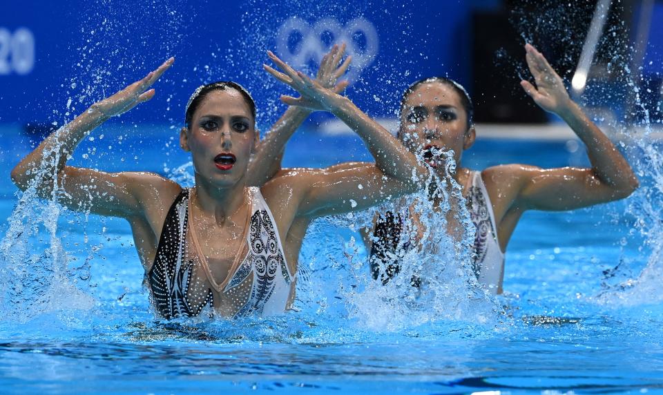 Mexico's Nuria Diosdado Garcia and Mexico's Joana Jimenez Garcia compete in the final of the women's duet free routine artistic swimming event during the Tokyo 2020 Olympic Games at the Tokyo Aquatics Centre in Tokyo on August 4, 2021. (Photo by Attila KISBENEDEK / AFP) (Photo by ATTILA KISBENEDEK/AFP via Getty Images)