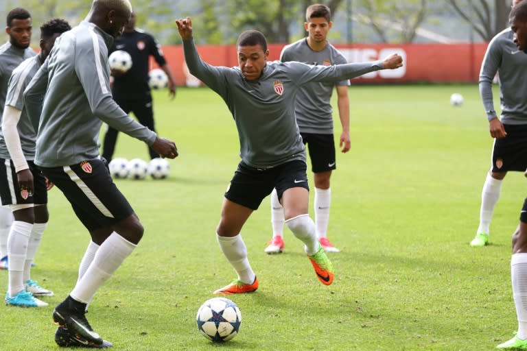 Monaco's Kylian Mbappe (C) takes part in a training session with teammates at the Louis II stadium in Monaco on April 18, 2017, on the eve of their UEFA Champions League quarter-final 2nd leg match against Dortmund