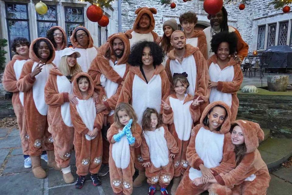 <p>Evan Ross Instagram</p> The Ross family gather together in identical onesies