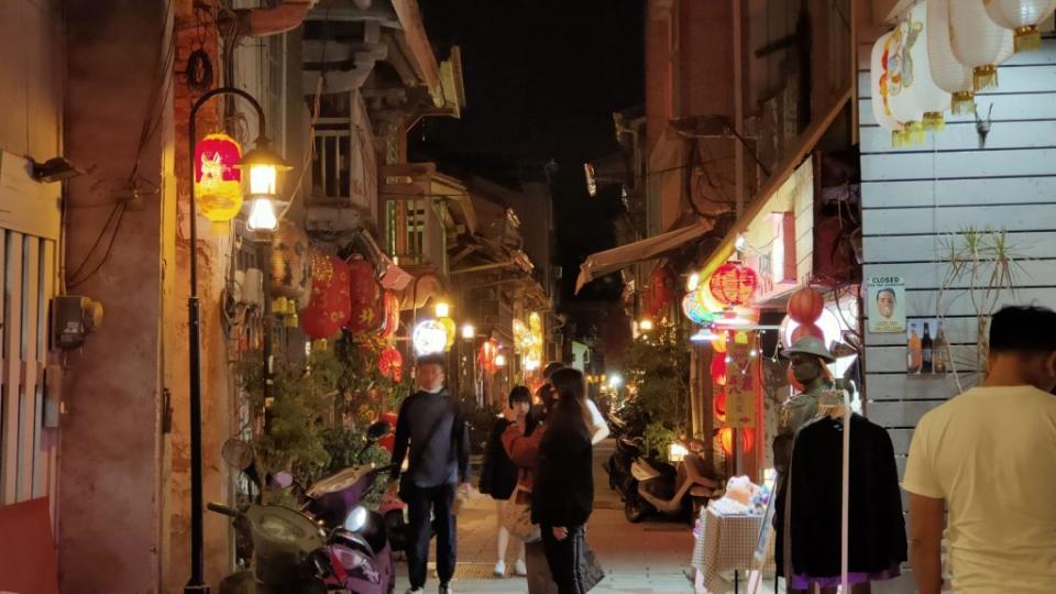 台南市府推出十六條台南散步導覽路線，位於市中心的五條港地區更推出星光線，圖為神農街。
