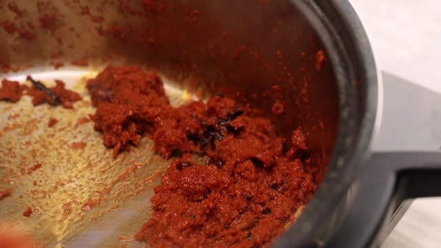 Oil separating from rendang paste