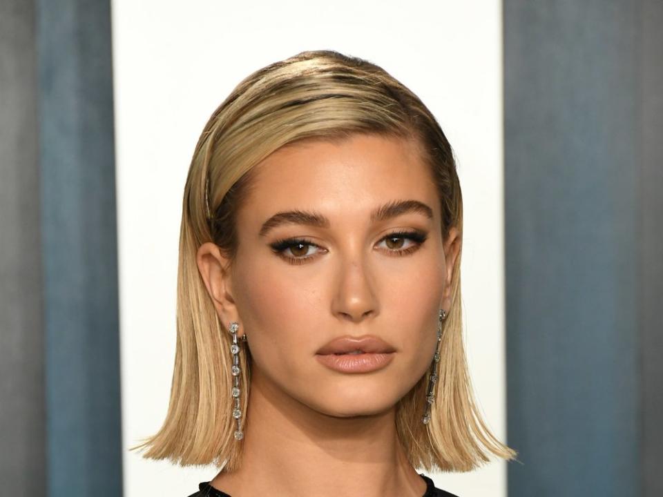 Hailey Bieber spricht den Beteiligten des Set-Unfalls ihre Anteilnahme aus. (Bild: Birdie Thompson/AdMedia/ImageCollect)