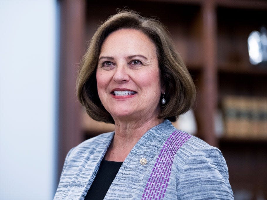 Deb Fischer.