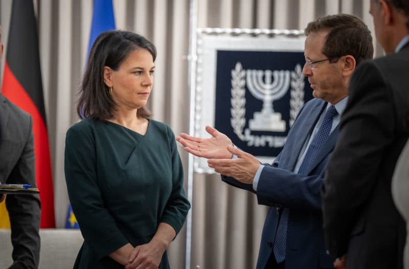 Israel's President Izchak Herzog welcomes German Foreign Minister Annalena Baerbock (L), at the start of her trip to the Middle East. Her first stop will be talks in Israel on the situation in Gaza, the situation in the West Bank and the tense situation on the Israeli-Lebanese border. Michael Kappeler/dpa