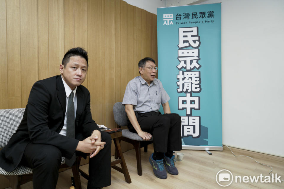 台北市長柯文哲接受新頭殼專訪，帶著民眾黨立委參選人何景榮。對於民進黨和時代力量走向決裂，柯直言「時代力量已經被民進黨『消化掉了』」。   圖：張良一 / 攝