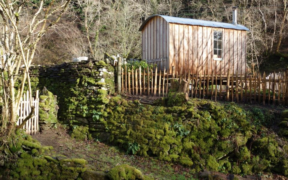 shepherds hut caravan - iStock