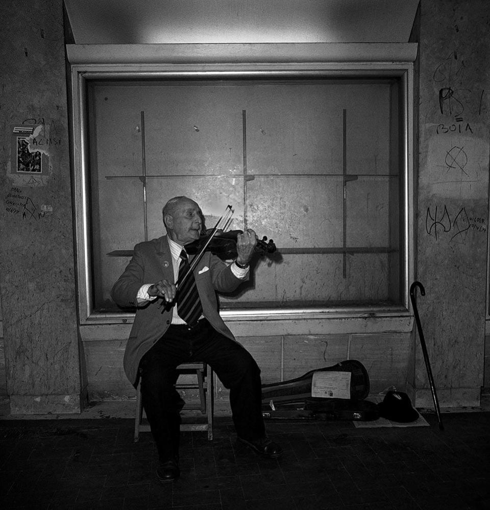 <div class="inline-image__caption"><p>Old Man, Sottopassagio, Roma 1977</p></div> <div class="inline-image__credit">Stephan Brigidi</div>