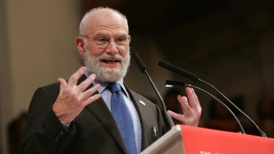 Oliver Sacks speaks at the World Science Festival in 2008 (Getty Images)