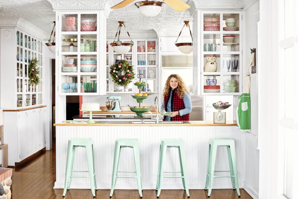 White Farmhouse Christmas Kitchen