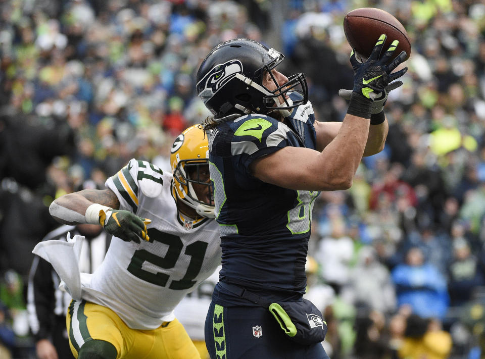 Luke Willson (82), who made this crucial two-point conversion catch, was one of several Seattle players with Canadian connections to shine Sunday. (Kyle Terada-USA TODAY Sports)