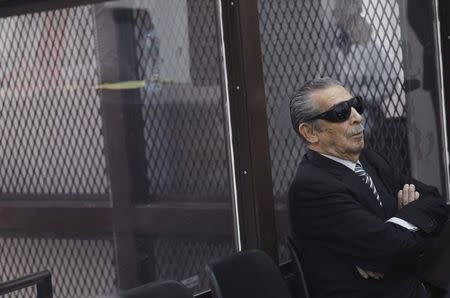 Imagen de archivo del exdictador guatemalteco Efraín Ríos Montt durante una audiencia en la Corte Suprema de Justicia en Ciudad de Guatemala, Noviembre 19, 2013. REUTERS/Jorge Dan Lopez