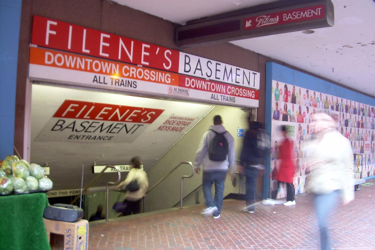 filene's basement entrance