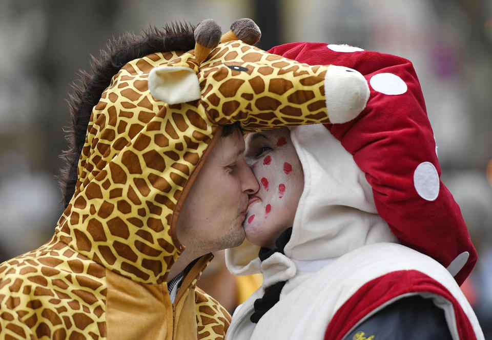 <p>Dressed revellers kiss at the traditional Carnival parade in Duesseldorf, Germany, Monday, Feb. 26, 2017. (AP Photo/Martin Meissner) </p>