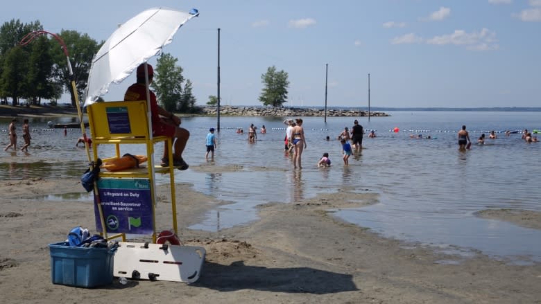 Few complaints about Ottawa's new extended beach season