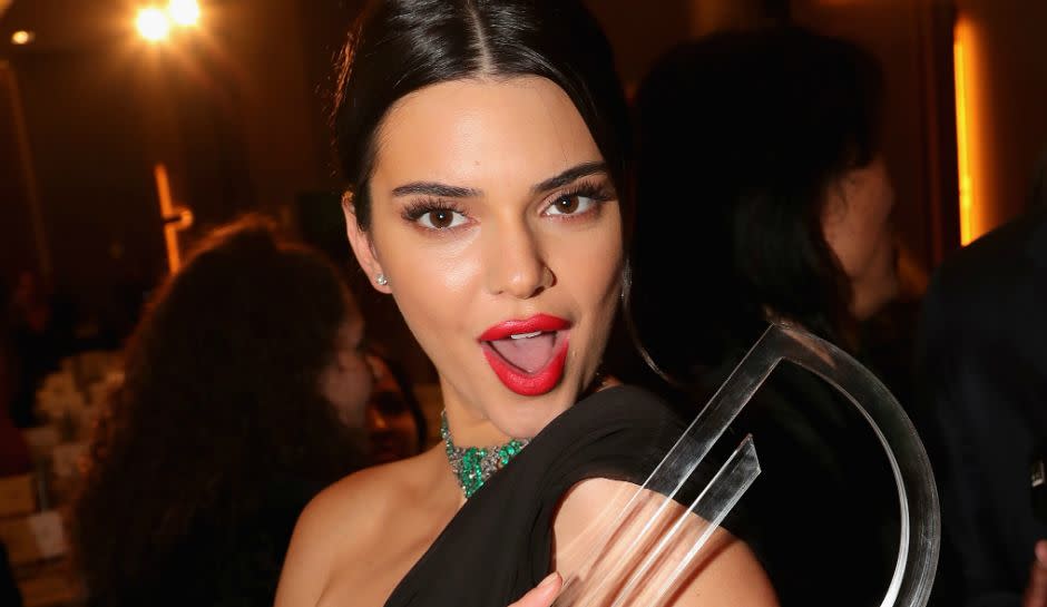 kendall jenner poses with fashion icon of the decade award