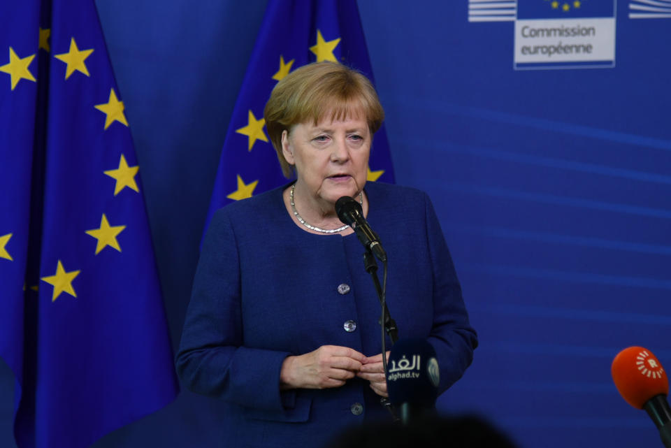 <p>Blaues EU-Statement: Angela Merkel auf einer Pressekonferenz in Brüssel 2018.</p> 