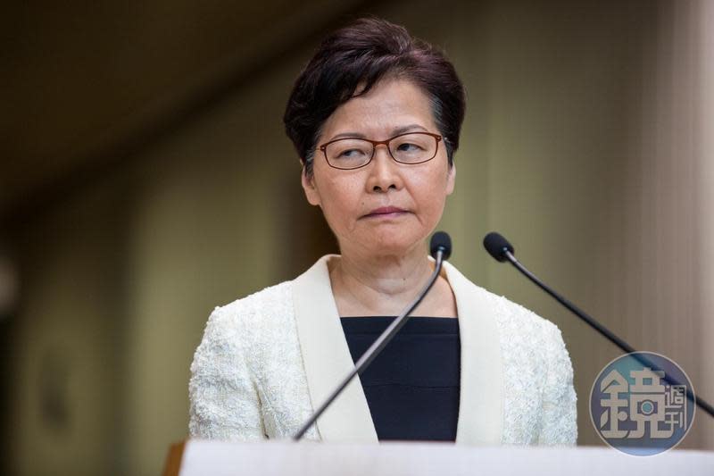 對於2019香港所發生的動盪，《南華早報》則問林鄭月娥是否有遺憾和內疚，林鄭月娥則回應「不感到內疚」。