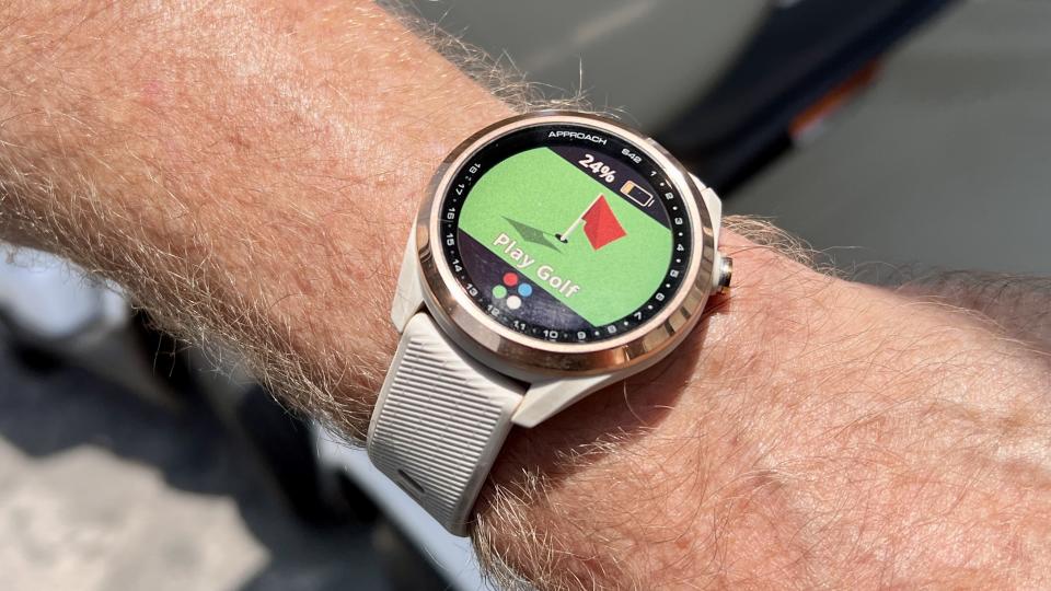 a photo of the Garmin Approach S42