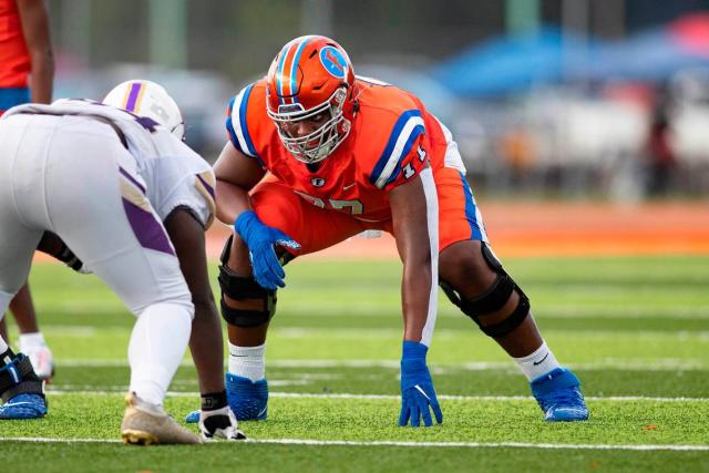 Illini Football  Brandon Henderson Signs 