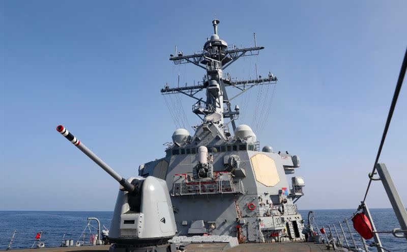 美國海軍17日宣布，勃克級神盾驅逐艦「米利厄斯號」（USS Milius）於16日航行通過台灣海峽。（圖／翻攝自第七艦隊推特）