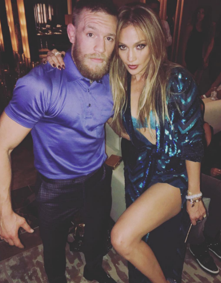 <p>Angst um ihre Sicherheit brauchten sich JLos Gäste auch nicht machen. Denn auch Kampfsportlegende Conor McGregor war unter den Partygästen. Er teilte dieses Foto auf Instagram und schrieb dazu: „Was eine Frau! Was ein Abend!“ – scheint, als sei Party Vol. 2 ein echter Erfolg gewesen. <i>(Bild: Instagram/thenotoriousmma)</i></p>