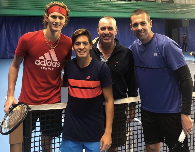 En 2018 Sebastián Báez fue sparring de los "maestros" en Londres: aquí, junto con Zverev, Ivan Lendl (era entrenador del alemán) y su coach Sebastián Gutiérrez.