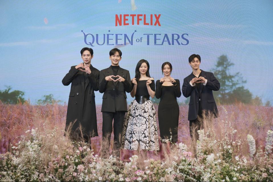 《淚之女王》將在3月9日於Netflix獨家上線。（演員左起朴成焄、金秀賢、金智媛、李主儐、郭東延）（Netflix提供）