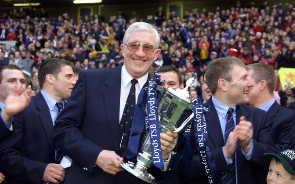 Coach Jim Telfer with trophy and squad members - Jim Telfer interview: 'Scotland fans booing the national anthem was embarrassing' - Ian Stewart