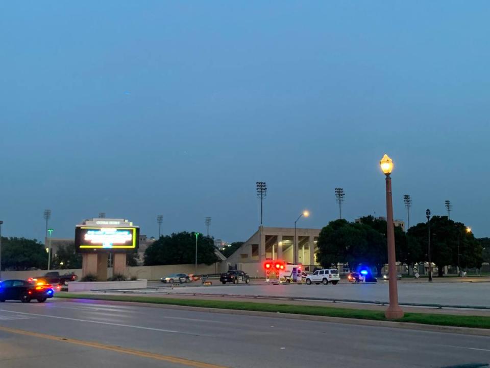 A stoplight was knocked down in a possible DWI crash at the intersection of University Drive and West Lancaster Avenue on Monday night, May 6, 2024. Jaime Moore-Carrillo/jmoore-carrillo@star-telegram.com