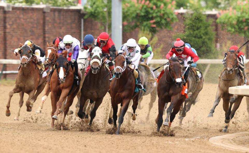 louisville, kentucky may 07 the field rounds the fourth turn in the 148th kentucky derby at churchill downs on may 07, 2022 in louisville, kentucky photo by andy lyonsgetty images