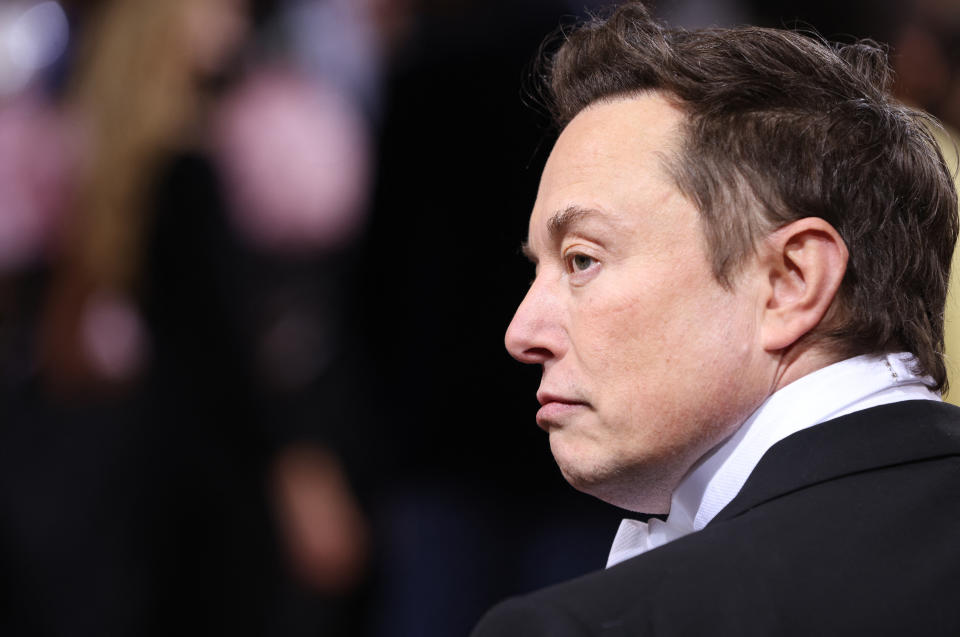 Elon Musk arrives at the In America: An Anthology of Fashion themed Met Gala at the Metropolitan Museum of Art in New York City, New York, U.S., May 2, 2022. REUTERS/Andrew Kelly