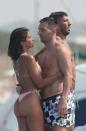 <p><strong>Leo Messi</strong> y<strong> Antonella Roccuzzo</strong> disfrutando de unas vacaciones familiares a bordo de un yate en Ibiza.</p>