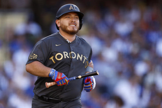 Blue Jays: What to do with the three catchers this offseason