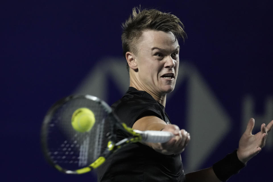 Holger Rune, of Denmark, hits a forehand to Dominik Koepfer, of Germany, during a Mexican Open tennis tournament match in Acapulco, Mexico, Thursday, Feb. 29, 2024. (AP Photo/Eduardo Verdugo)