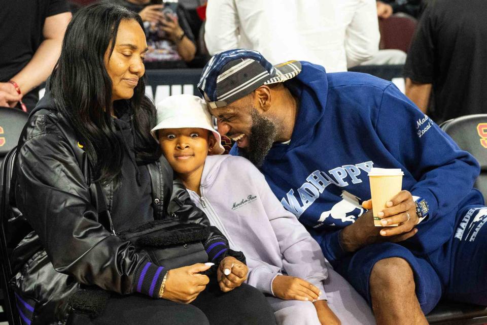 LeBron James Plays with Daughter Zhuri as They Sit Courtside at Son ...